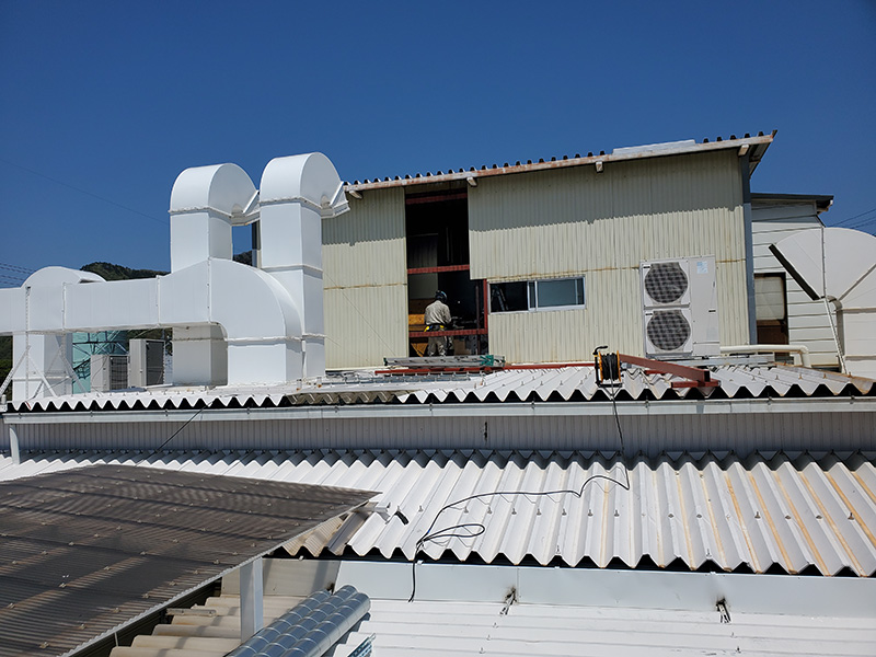 搬入前建屋側壁一部取外し作業