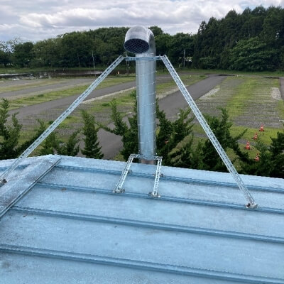 屋外屋根上排気ダクト